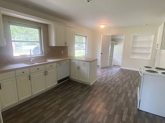 2nd image of 585 Pine Ave
