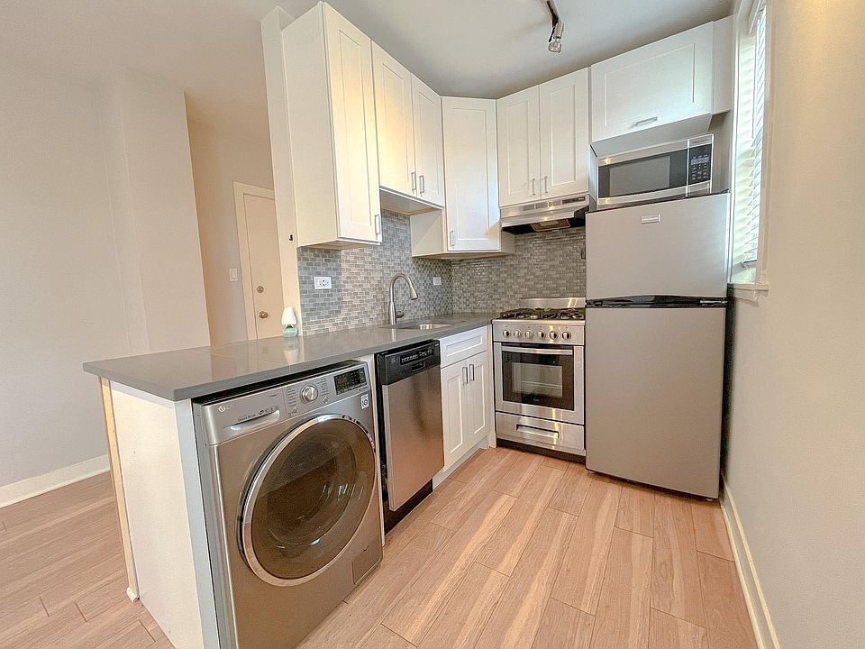 1st image of 515 W Belmont Ave #35