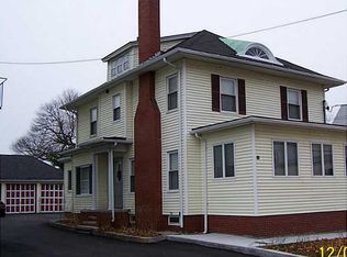 39 Grove St, Pawtucket, RI 02860