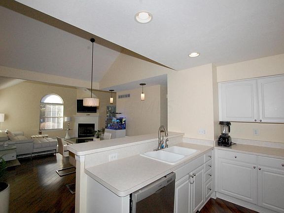 5th image of 5504 Villas Dr