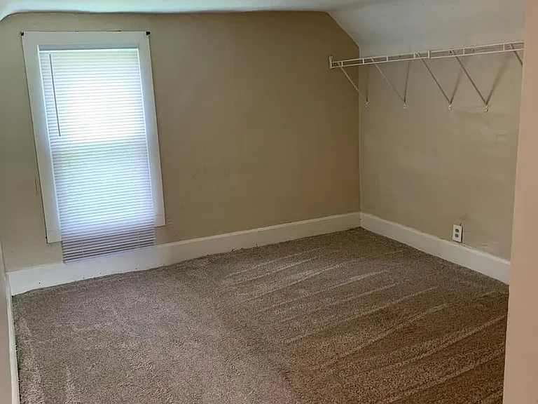 2100 N Weinbach Ave — Photo 17