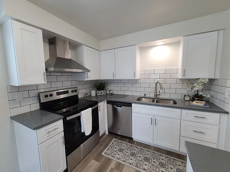 1013 E Sharp Ave — Photo 9
