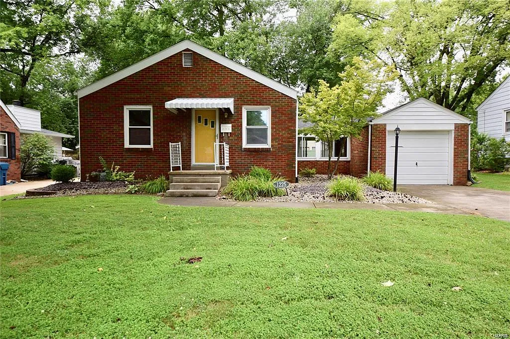 1225 Grant Dr photo 1