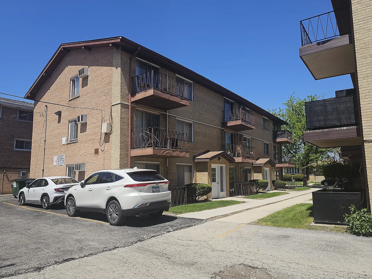 6129 W 64th Pl — Photo 2
