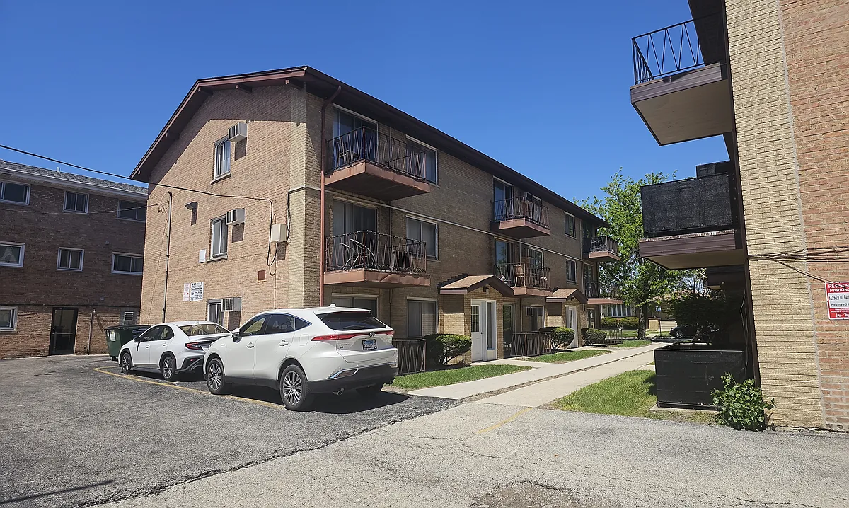 Building Photo - 6129 W 64th Pl #6