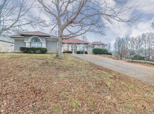 2864 N Old Dominion Way, Fayetteville, AR 72703
