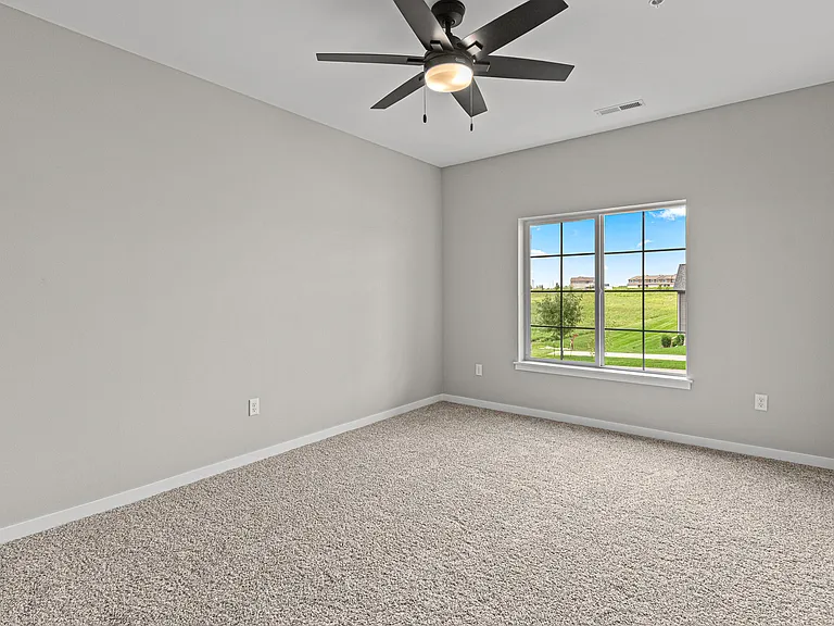 Spring Rose Cir — Photo 15