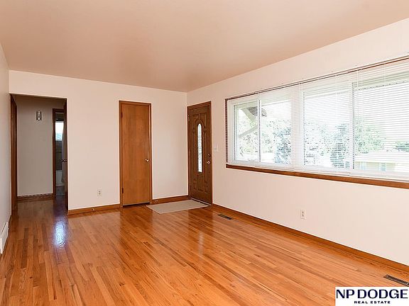 5th image of 4621 Spring St