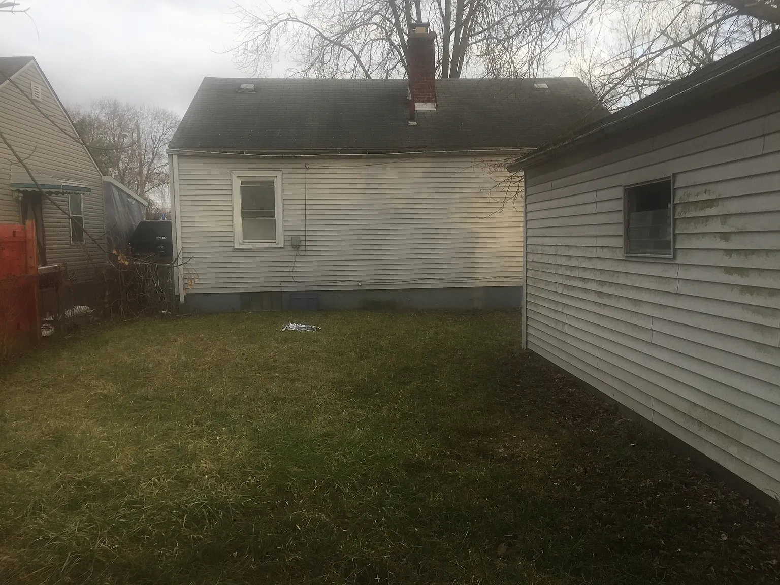 2261 Grasmere Ave photo 1