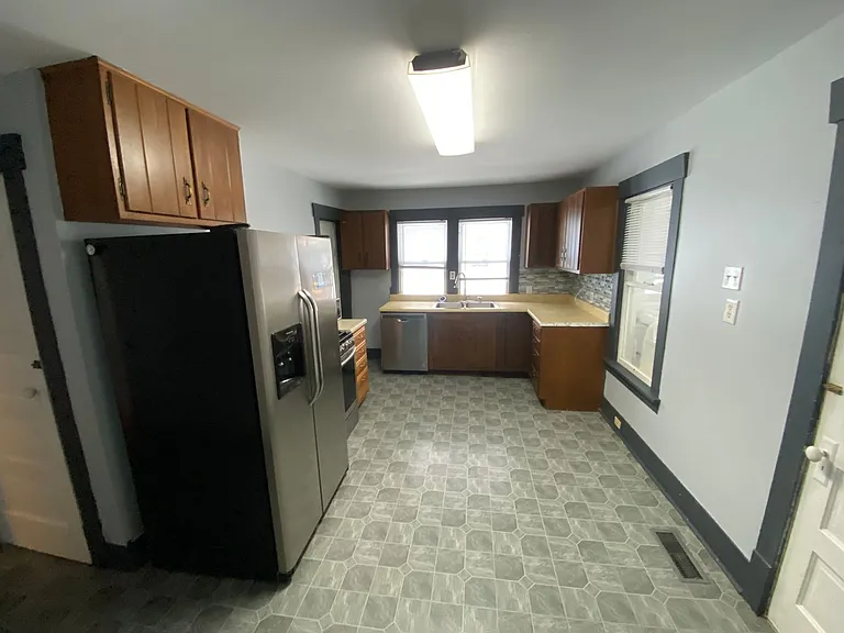 1427 S Washington St — Photo 5