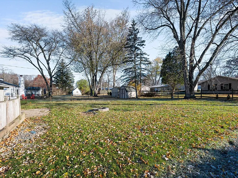 6040 Graystone Dr — Photo 33