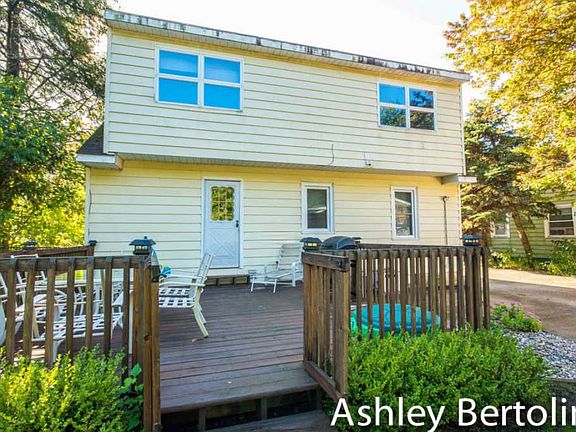 5th image of 2049 Janes Ave NE
