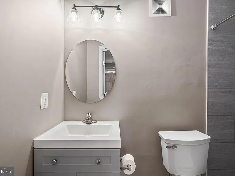 1526 V St SE #2 — Photo 12