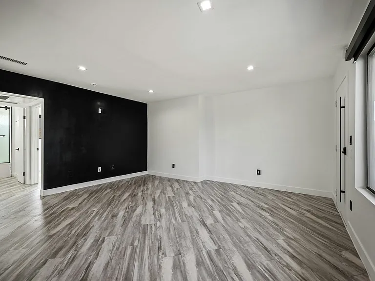 955 N Oxford Ave #5 — Photo 8