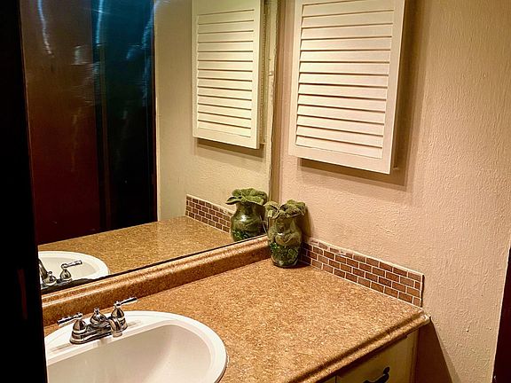 Upstairs full bathroom