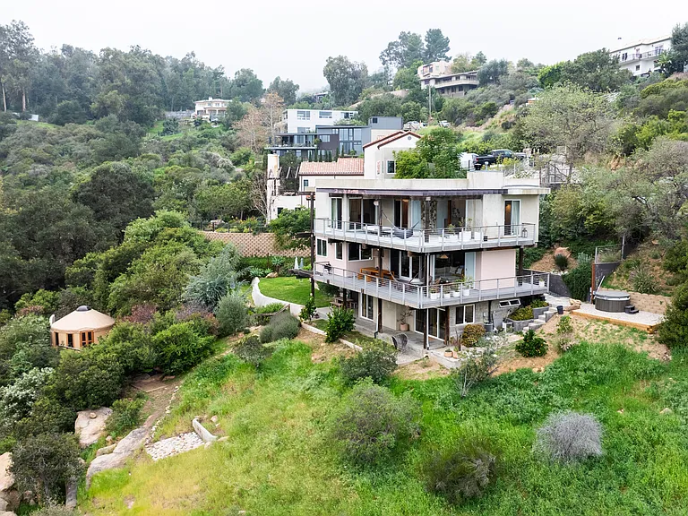 Medley Ln — Photo 43