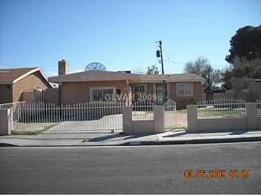 Willoughby Ave — Photo 2