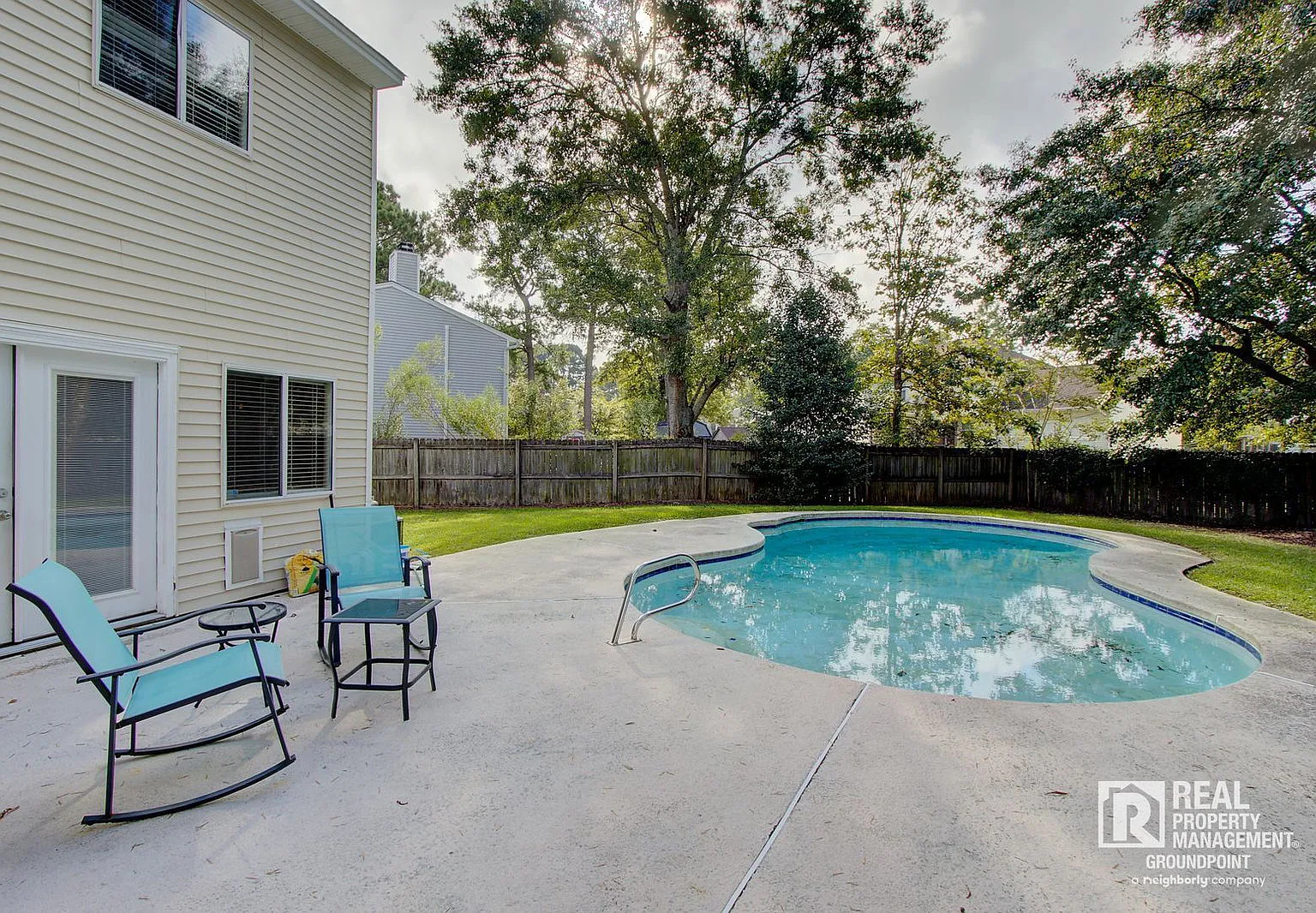 4 bed, 2.5 bath, 1949 sqft, $2,600 — Photo 3