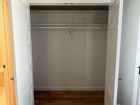 4th image of 1239 N Newton St