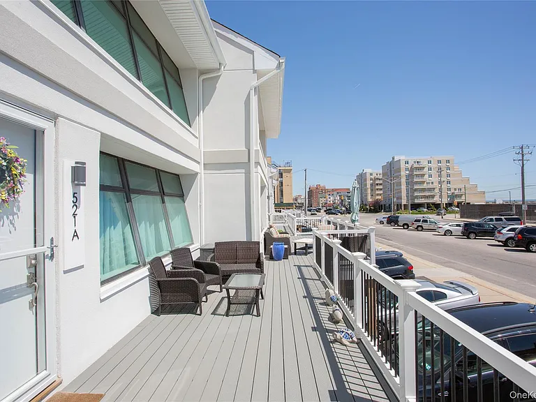 521 W Broadway #B — Photo 4