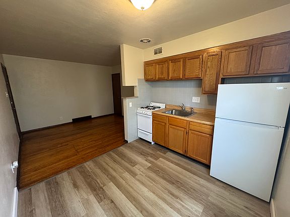 5th image of 3901 Jamieson Ave APT A