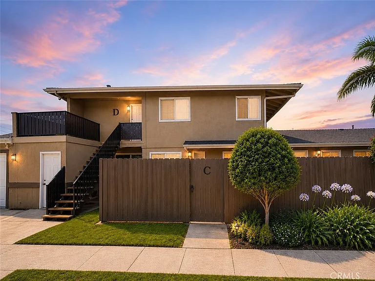 17092 Emerald Ln #E — Photo 1