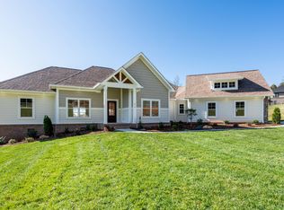 370 Golf Ridge Dr, Kingsport, TN 37664