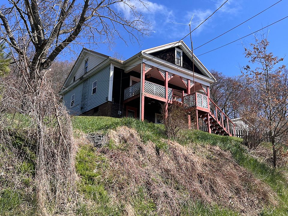 1st image of 105 Schoolhouse Ln
