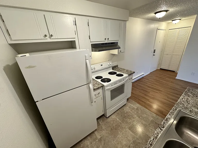 1723 W 8th Ave #5 — Photo 2