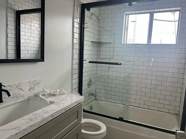 1821 Vine St #9 — Photo 8