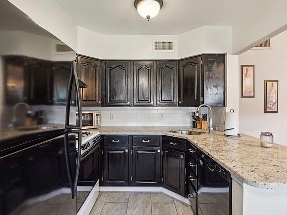 4th image of 3415 Brookview Rd