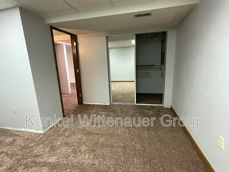 2020 Greenbrier Dr — Photo 35