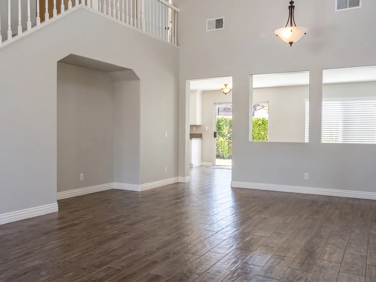 4 bed, 2.5 bath, 1752 sqft, $3,850 — Photo 2