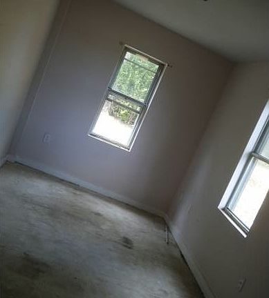 4th image of 140 Kayser Ave