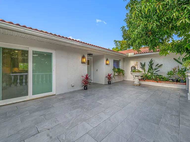 1764 Linwood Cir — Photo 51