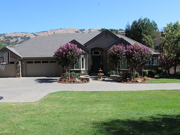 4th image of 3225 Fairway Ct