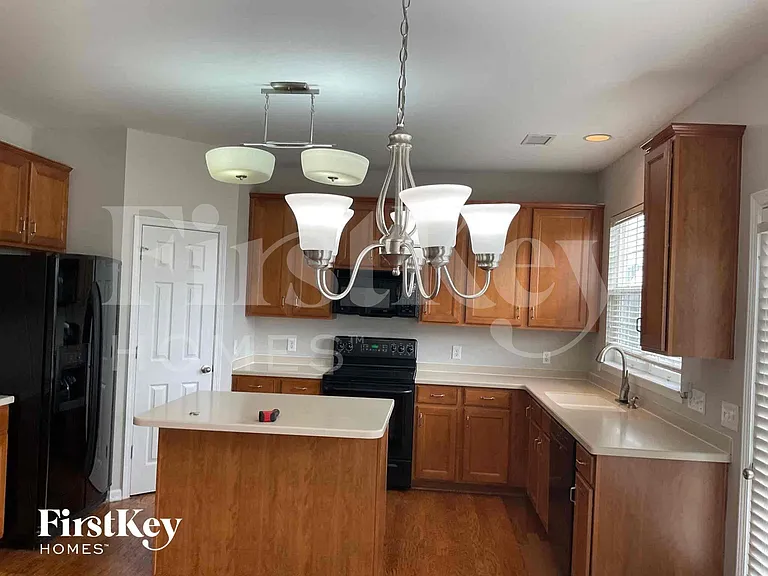 2500 Red Birch Dr — Photo 5