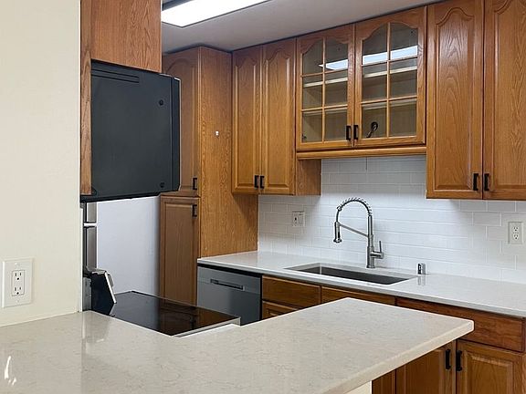4th image of 412 N Bellflower Blvd Unit 211