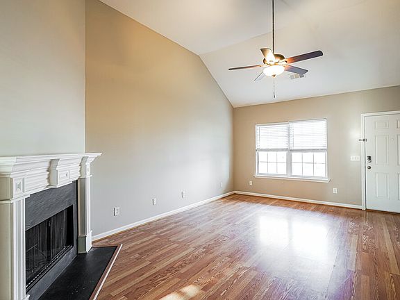 3rd image of 820 Thomas Bay Ct