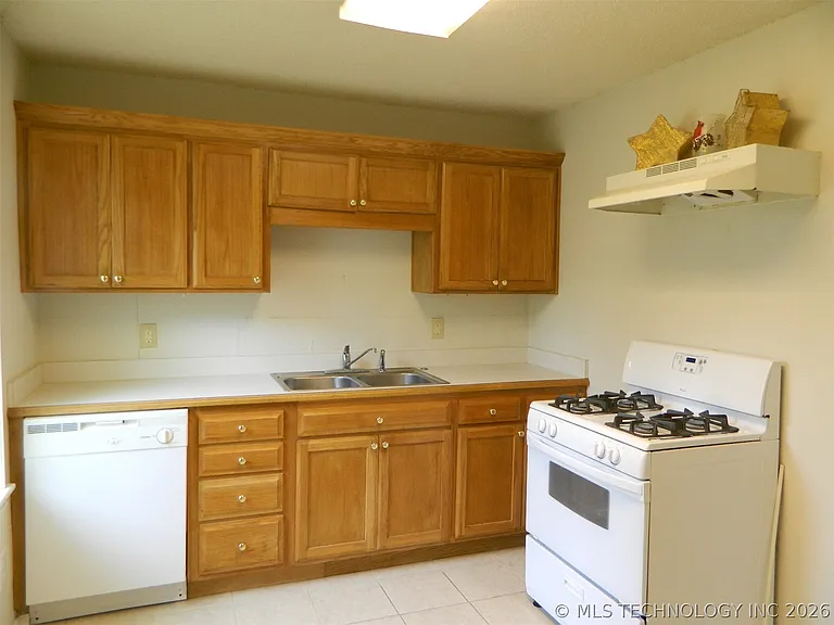 1306 W Exchange St — Photo 4