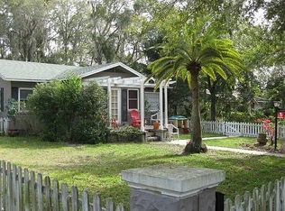 724 N Alexander St, Mount Dora, FL 32757