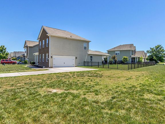 4th image of 3713 Sweetbriar Ave