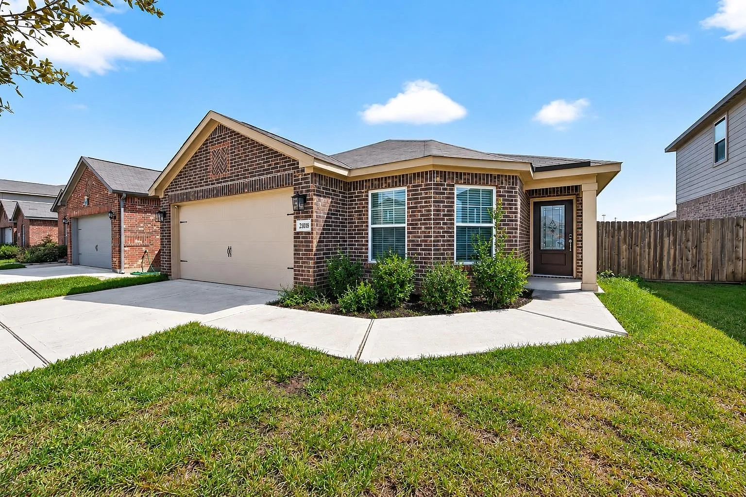 3 bed, 2.0 bath, 1862 sqft, $2,100 — Photo 1