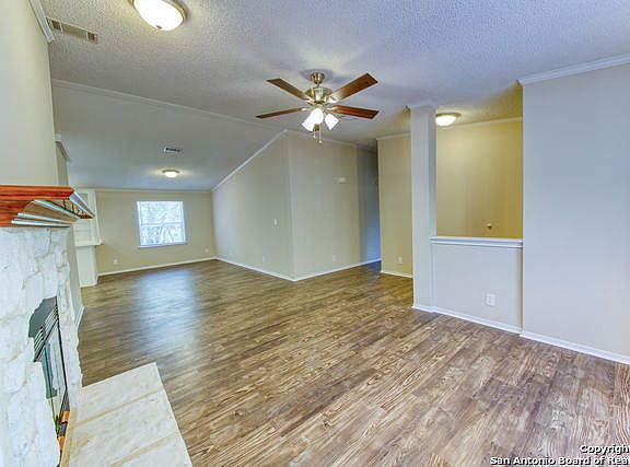 4th image of 943 Deer Forest Dr W