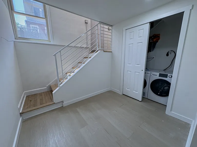 1934 Green St #1R — Photo 13