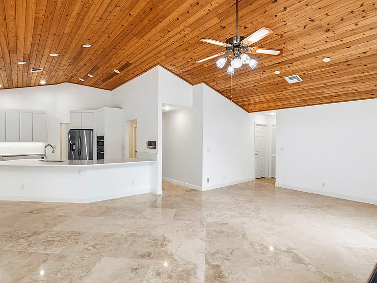 4720 NW 28th Ave — Photo 14