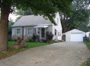 207 Arcadia Dr, Champaign, IL