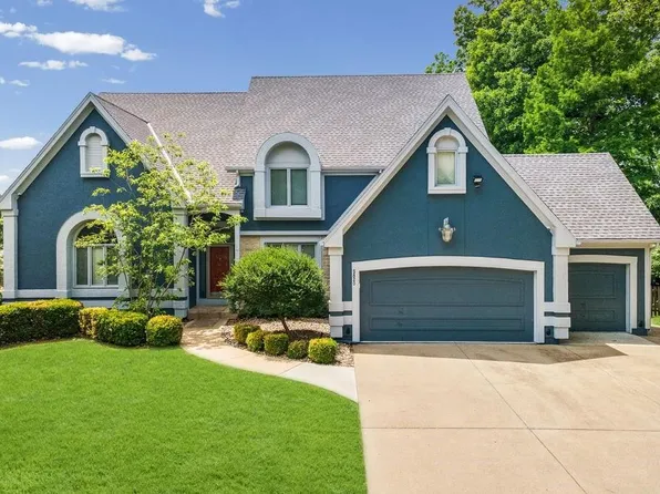 5820 Robinson Ln, Overland Park, KS 66202