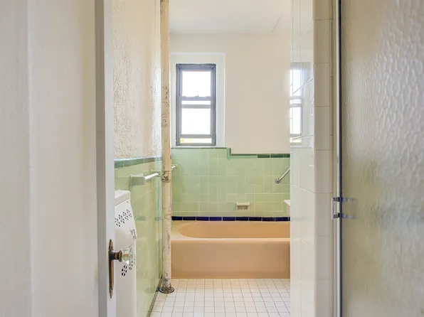 109-14 Ascan Avenue image 31 of 46