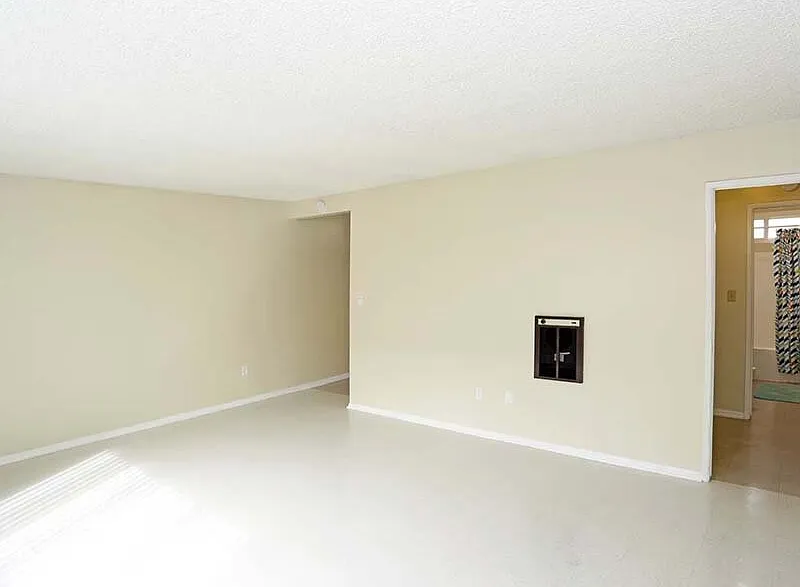 Castlewood Park Apartments — Photo 3